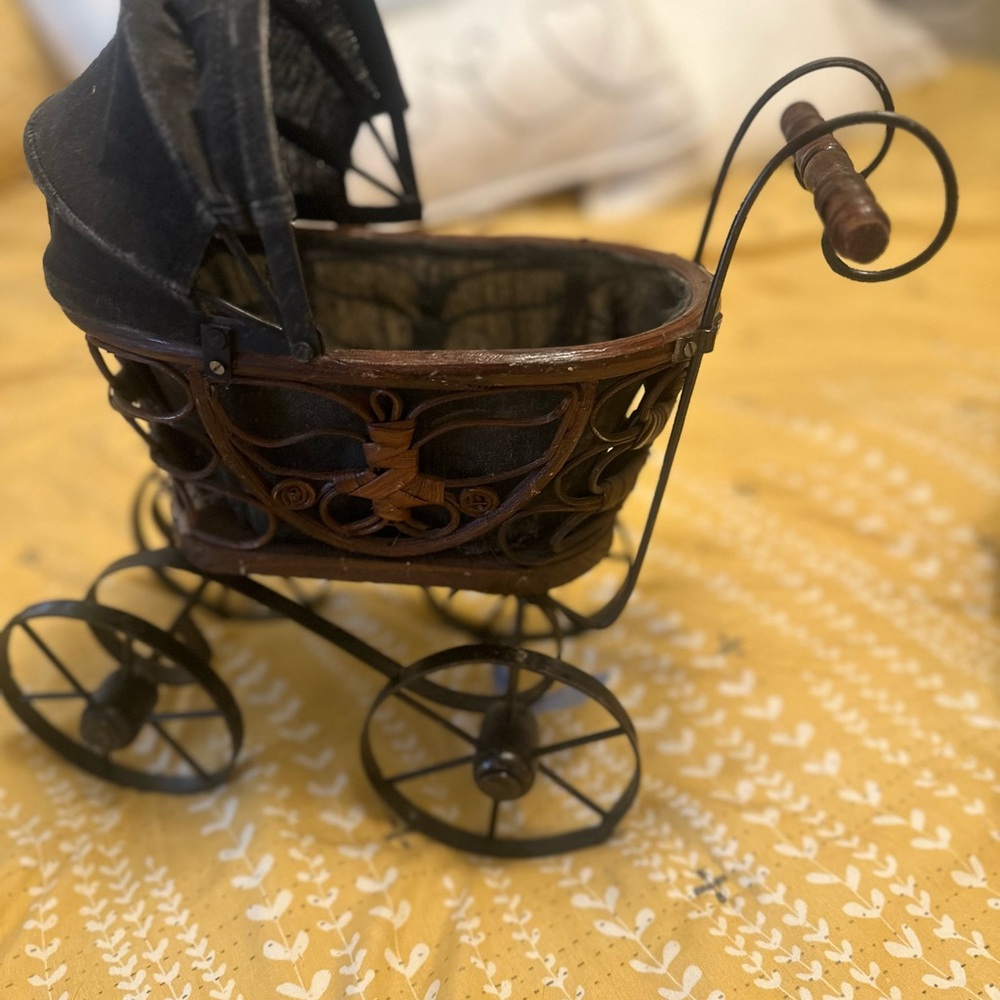 Vintage-Style Black and Brown Decorative Carriage
